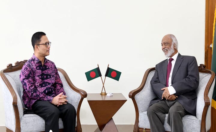 বাংলাদেশ-মালয়েশিয়া সম্পর্ক নতুন উচ্চতায় নিতে চায় সরকার: স্থানীয় সরকার মন্ত্রী